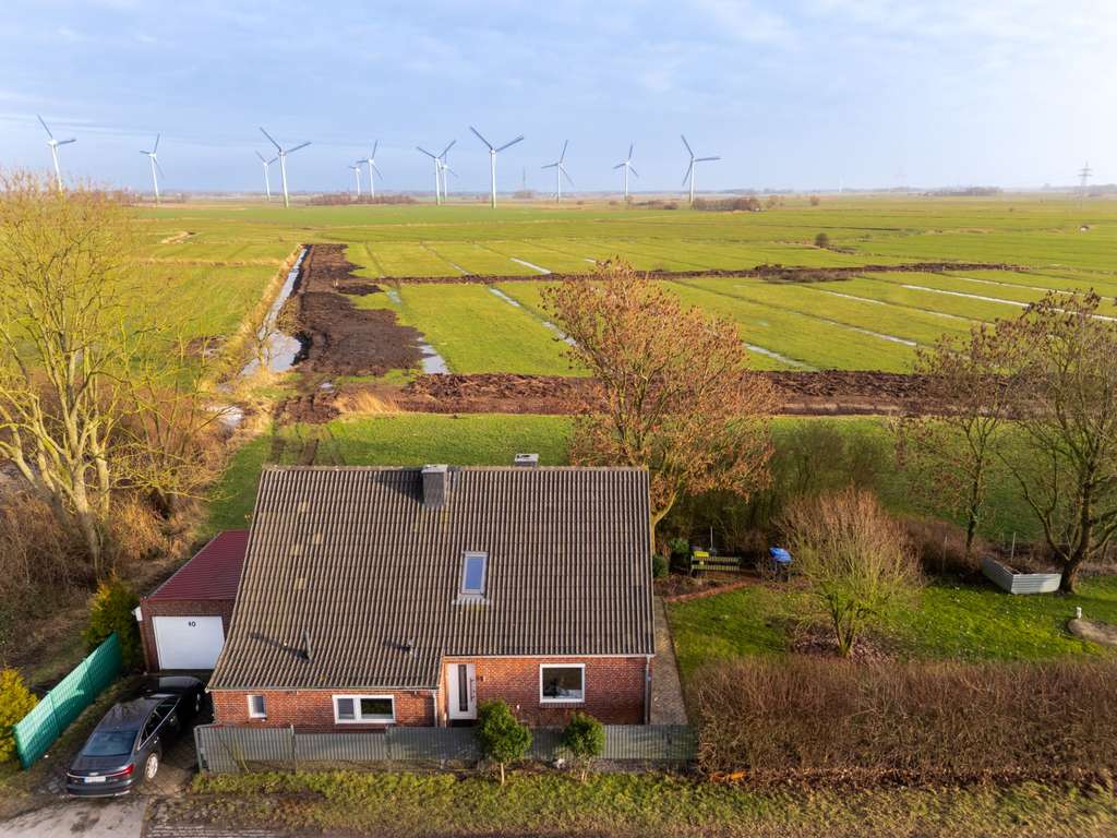 Immobilie in Osteel - Einfamilienhaus oder Ferienhaus an der Nordsee – Alleinlage mit 1.670 m² Grundstück - Bild 0