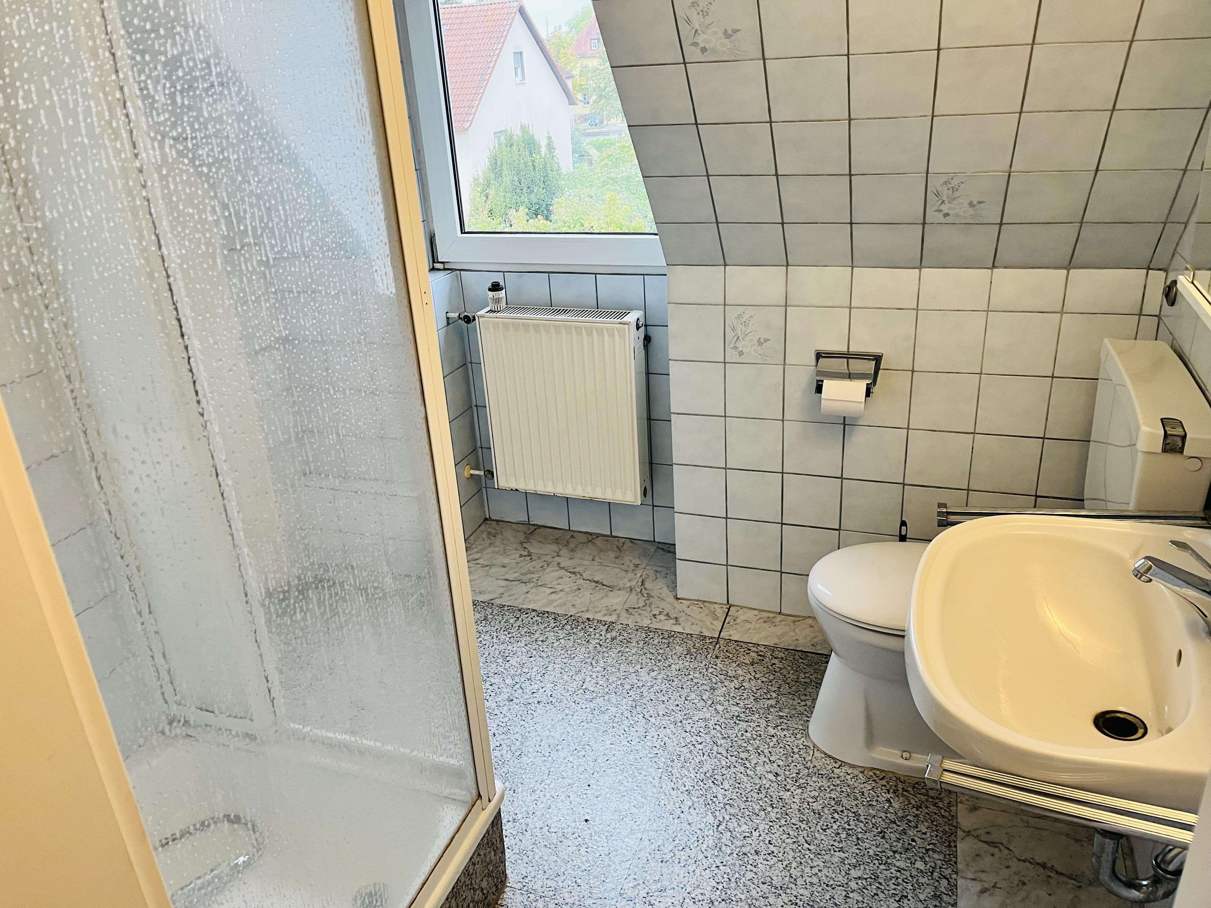 Immobilie in Haßfurt - *PREISSENKUNG* Beziehbare 3 Zimmer-Wohnung mit Küche, Duschbad/WC und Kellerraum in ruhiger, stadtn - Bild 4