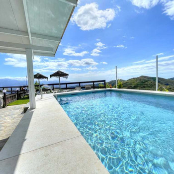 Exklusiver Bauernhof mit Haus, Pool und Panoramablick in El Borge