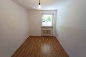 Gut geschnittene 3 Zimmer Wohnung mit Balkon in Milbertshofen – Milbertshofener Platz 9, 80809 Am Riesenfeld, München – Vorschaubild 4
