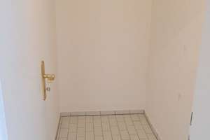 Schöne, helle 3-Zimmer-Altbauwohnung mit Wohnküche und Balkon am Pasinger Stadtpark! – Engelbertstraße 2, 81241 Pasing, München – Vorschaubild 10