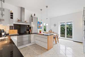 Eine großzügige Villa in erstklassiger Wohnlage. – Die vollständige Adresse der Immobilie erhältst du vom Anbieter., 22359 Volksdorf, Hamburg – Vorschaubild 8