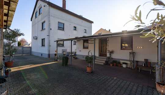 Bild von Zweifamilienhaus mit Garage, Wintergarten und viel Gestaltungsspielraum *PROVISIONSFREI für Käufer*