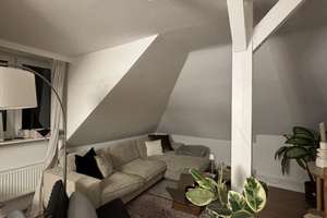 Helle 3-Zimmer Dachgeschoss-Wohnung in Hamburg-Bahrenfeld – August-Kirch-Straße 3, 22525 Bahrenfeld, Hamburg – Vorschaubild 1