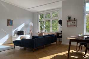 Charmante 3-Zimmer-Altbauwohnung im Zooviertel mit Balkon und Einbauküche – Kühlwetterstraße 38, 40239 Düsseldorf – Vorschaubild 1