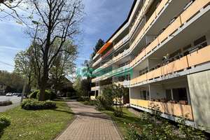 Großzügige 2-Zimmer Wohnung mit Potenzial!