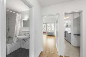 Attraktive 3-Zimmer-Wohnung mit EBK und Top-Anbindung – Nähe BMW & Petuelring – 80809 Am Riesenfeld, München – Vorschaubild 4