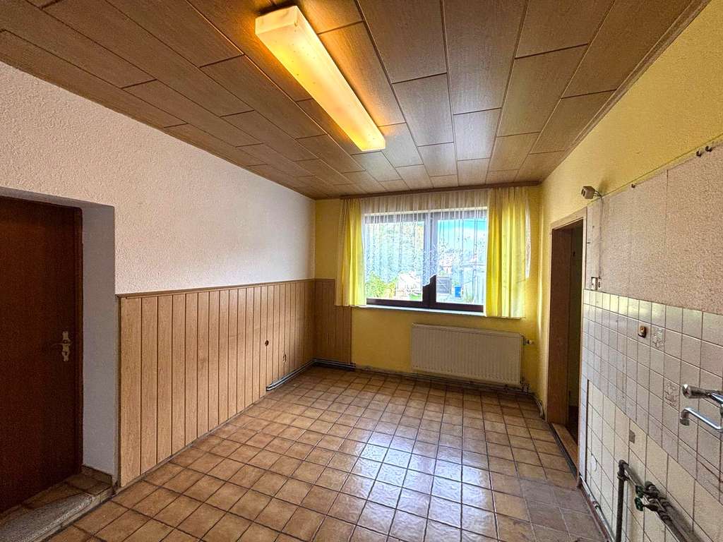 Immobilie in Teuchern - Verstecktes Potenzial auf dem Land – großzügiges Anwesen in Teuchern mit Charme! - Bild 1