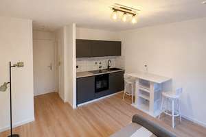 Frisch saniertes, voll möbliertes Apartment mit Balkon in München-Giesing