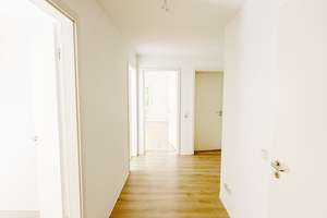 Helle 3-Raum-Wohnung mit Einbauküche + Balkon & Tiefgarage auf dem Kaßberg – Leonhardtstraße 7b, 9112 Kaßberg, Chemnitz – Vorschaubild 4