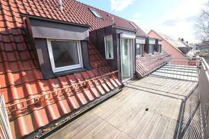Helle 3-Zimmer-Dachwohnung mit Kachelofen, EBK und großer Dachterrasse in ruhiger Lage - Hohe Marter – Die vollständige Adresse der Immobilie erhältst du vom Anbieter., 90441 Hohe Marter, Nürnberg – Vorschaubild 1