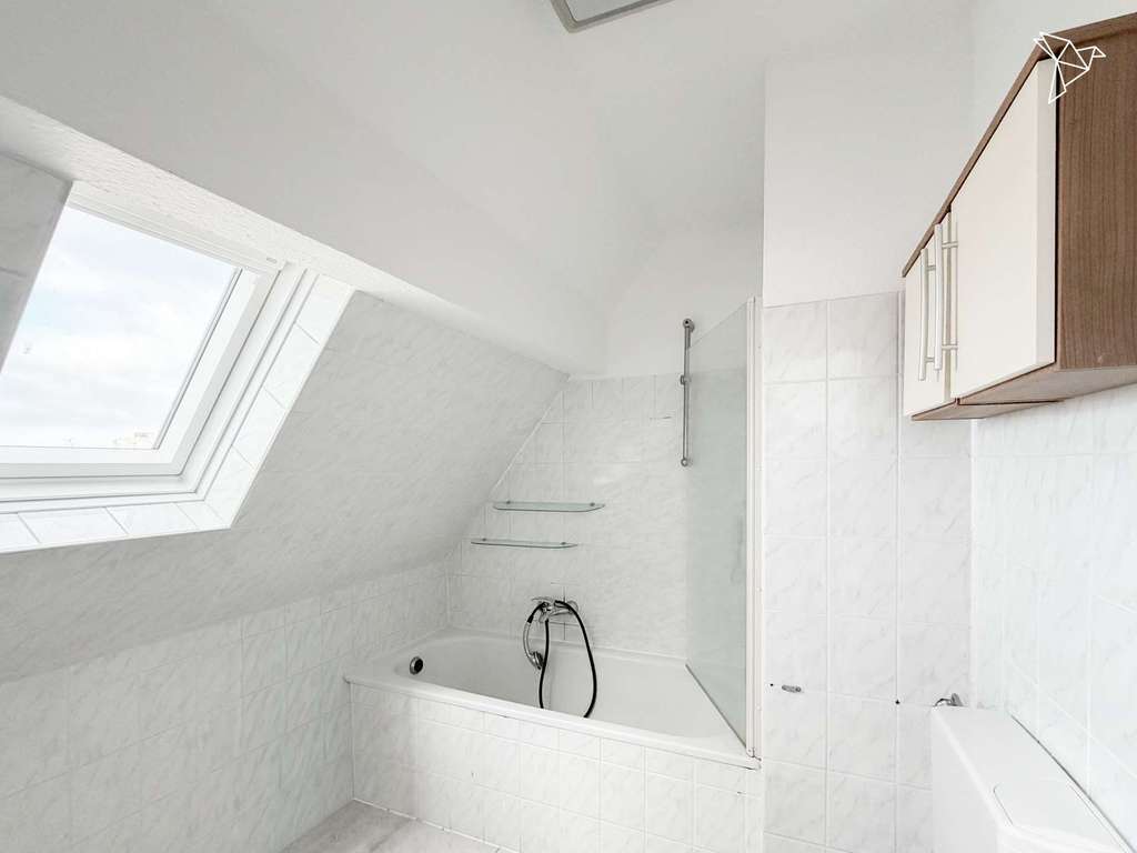 Immobilie in Obertshausen - DAHEIM IST ES AM SCHÖNSTEN ☀️ Helle Dachgeschosswohnung mit Einbauküche in Obertshausen! - Bild 4