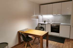 Stilvolle, sanierte 1,5-Zimmer-Whg mit EBK & TG Stellplatz,  2 min zur U1