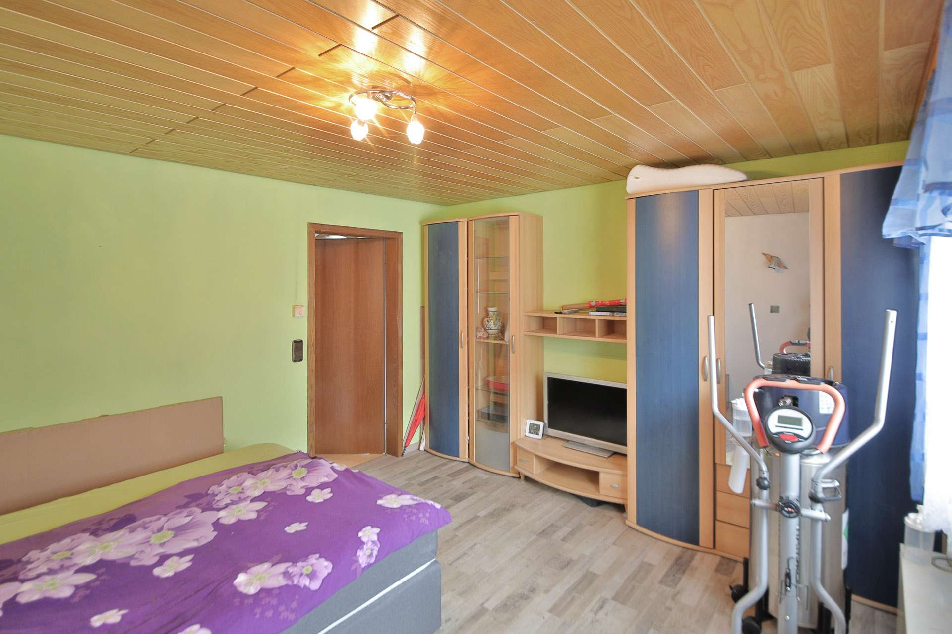 Immobilie in Keltern - Ihr Zuhause mit Perspektive: Charmante Doppelhaushälfte mit Garten in Keltern-Weiler - Bild 8