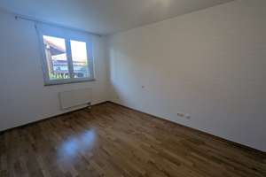 Geräumiges Reihenhaus mit 5 Schlafzimmern, Hobbykeller, TG-Stellplatz, Solar in Sauerlach – 82054 Sauerlach – Vorschaubild 2