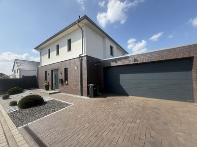 Exklusives Einfamilienhaus mit 5 Zimmern, moderner Küche, Solar, Kamin u.v.m.