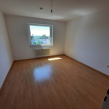 Gemütliche Wohnung mit Balkon u. Badewanne