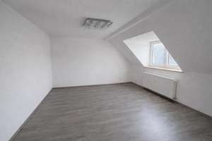Charmante 2,5-Zimmer-Dachgeschosswohnung mit Gartennutzung in Gelsenkirchen-Bismarck – Theodorstraße 33, 45889 Bismarck, Gelsenkirchen – Vorschaubild 2