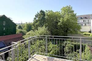Bad Wilhelmshöhe / Alt Wahlershausen Sonnige und freie Dachgeschosswohnung mit Balkon und Carport in – Die vollständige Adresse der Immobilie erhältst du vom Anbieter., 34131 Bad Wilhelmshöhe, Kassel – Vorschaubild 2