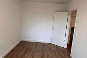 Renovierte 2-Zimmer-Erdgeschosswohnung mit Balkon in Wuppertal  – Hesselnberg 25, 42285 Barmen, Wuppertal – Vorschaubild 6
