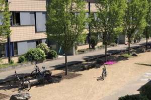Komplett mit Möbeln ausgestattetes Apartment