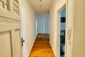 Renovierte 2-Zimmer Wohnung mit 2 Balkonen im 3. OG am Boxhagener Platz – Krossener Straße 26, 10245 Friedrichshain, Berlin – Vorschaubild 1