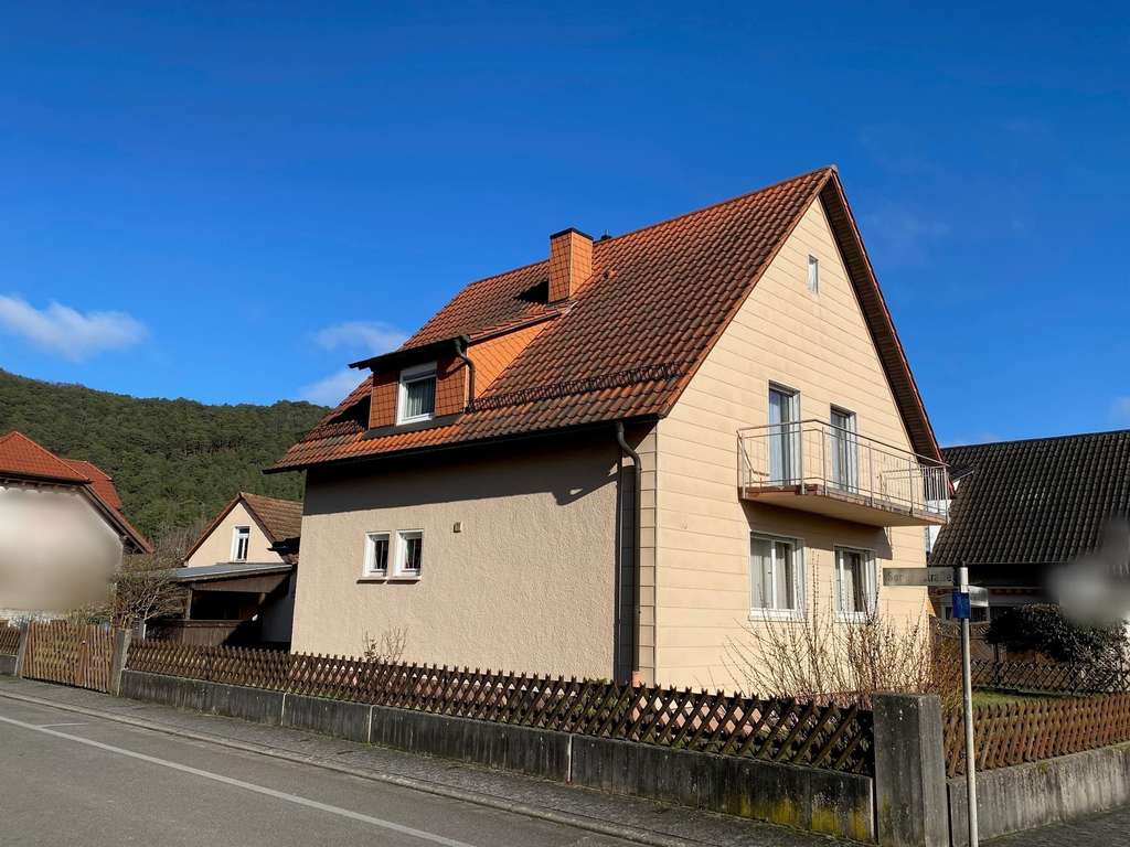 Immobilie in Schindhard - Solides Einfamilienhaus mit Potential und Nebengebäuden in ruhiger, sonniger Lage von Schindhard - Bild 1