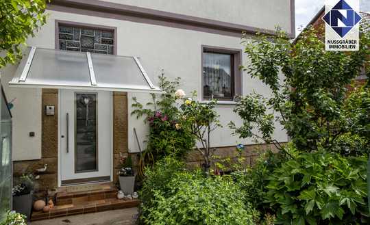 Gepflegtes Einfamilienhaus mit Erweiterungspotenztial und traumhaften Garten