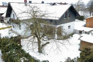 Fleißiger Heimwerker gesucht: Teilrenoviertes EFH mit viel Platz für die ganze Familie – Die vollständige Adresse der Immobilie erhältst du vom Anbieter., 94419 Reisbach – Vorschaubild 1