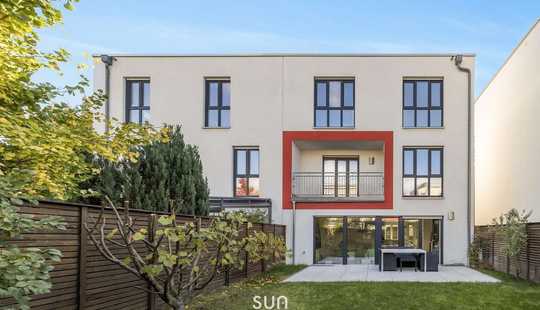 Bild von FELDRAND. RIEDBERG. RARITÄT. – Exklusive Doppelhaushälfte mit Luxusausstattung und Weitblick.