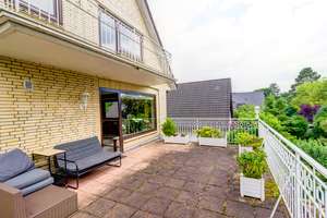Familienidyll in Klein Borstel: großzügige Wohnung mit Dachterrasse!