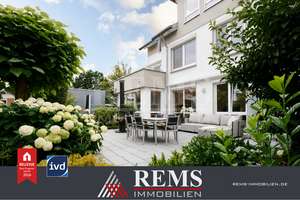 Modernisiertes Einfamilienhaus mit Einliegerwohnung, Küchen, Kamin, Garage und zauberhaftem Garten – Die vollständige Adresse der Immobilie erhältst du vom Anbieter., 73614 Schorndorf – Vorschaubild 1