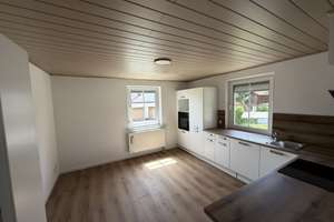 Modernisiertes Familienhaus mit neuer Einbauküche, Garten & 3 Garagen – Die vollständige Adresse der Immobilie erhältst du vom Anbieter., 97359 Schwarzach am Main – Vorschaubild 2