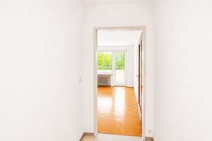 Sanierungsbedürftige Eigentumswohnung mit Balkon und separater Küche – Die vollständige Adresse der Immobilie erhältst du vom Anbieter., 81927 Johanneskirchen, München – Vorschaubild 4