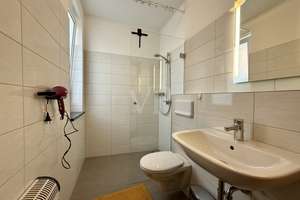 Exklusive Villa mit luxuriöser Maisonette-Wohnung & 2 Ferienwohnungen & vermieteter Gewerbeeinheit – Die vollständige Adresse der Immobilie erhältst du vom Anbieter., 17192 Waren (Müritz) – Vorschaubild 36
