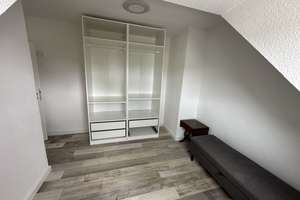 Möblierte helle  3-Zimmer Dachgeschosswohnung in Köln-Höhenhaus – Im Weidenbruch 93, 51061 Höhenhaus, Köln – Vorschaubild 13