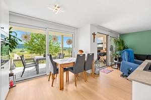 Wohnkomfort auf einer Ebene – 3,5 Zimmer, Terrasse, Aufzug und Energieklasse A+ – 78247 Hilzingen – Vorschaubild 2