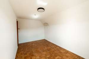 Elegante 4-Zimmer-Dachgeschosswohnung mit Charme – Lichtdurchflutet in Esslingen – Die vollständige Adresse der Immobilie erhältst du vom Anbieter., 73728 Innenstadt, Esslingen am Neckar – Vorschaubild 12