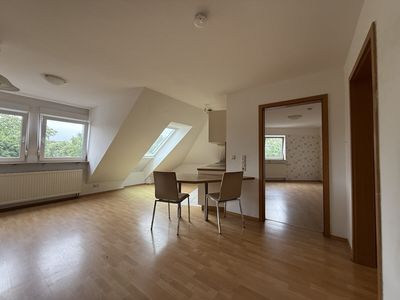 Vermietete 2-Zimmer-Dachgeschosswohnung
mit Tiefgaragenstellplatz
in zentraler Lage