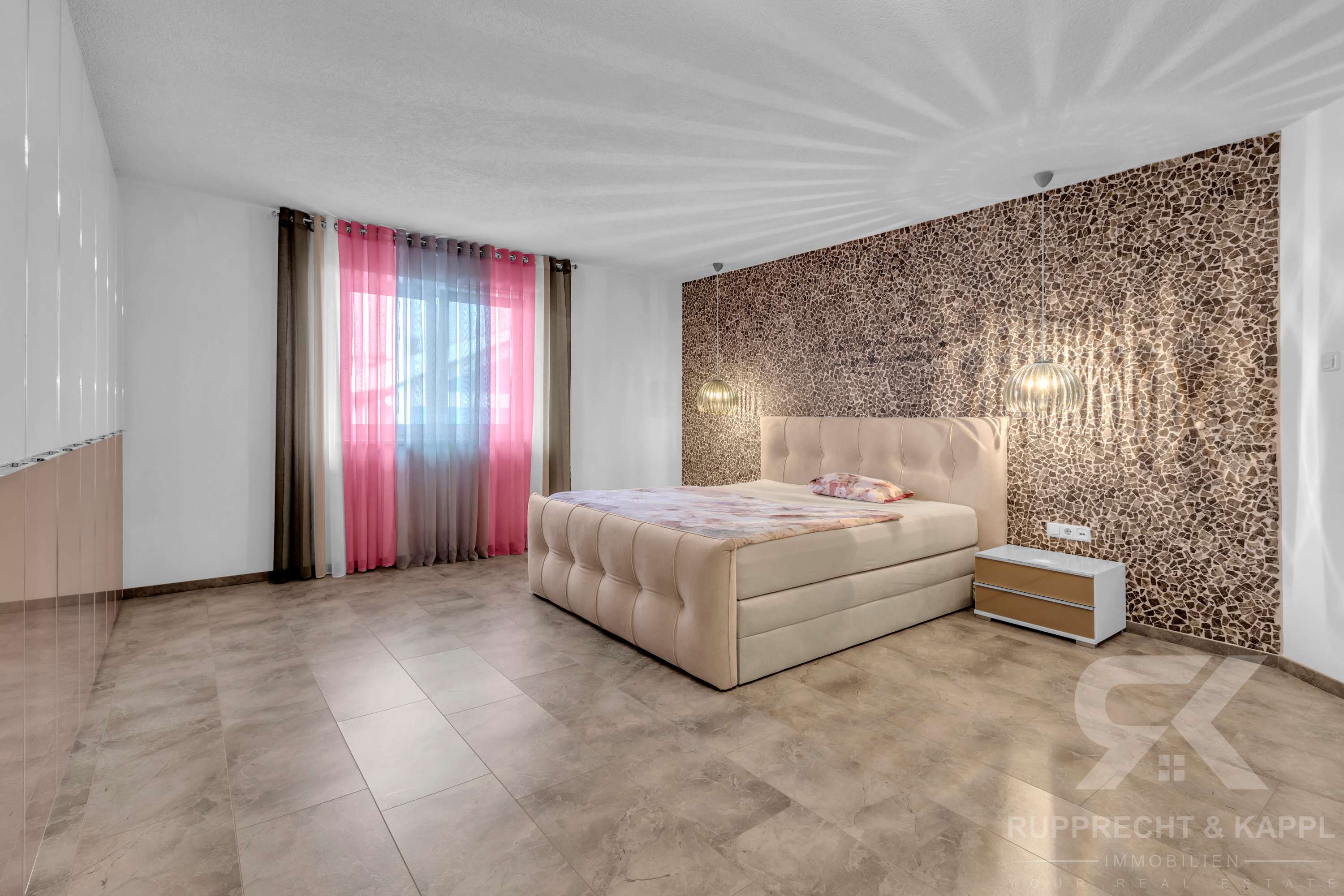 Immobilie in Teublitz - Modernes Einfamilienhaus mit ELW, Doppelgarage, PV-Anlage, viel Nutzfläche und Garten - Bild 17