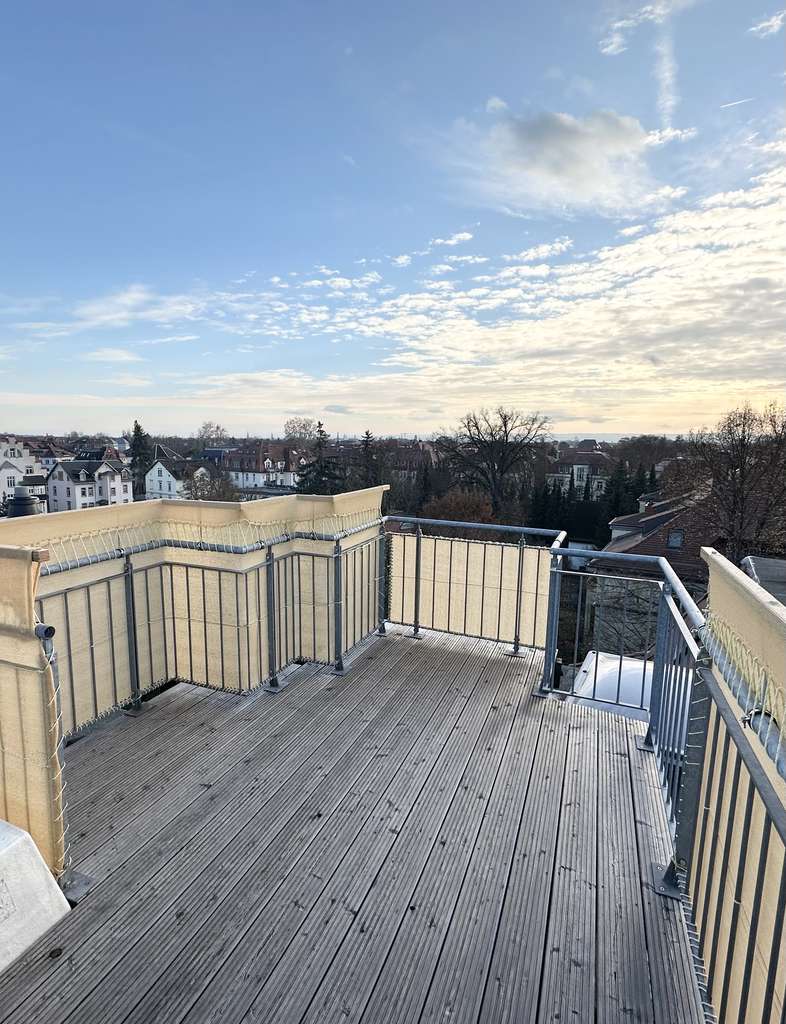 Besondere 2-Zimmer Dachgeschoss-Wohnung mit Blick über Dresden