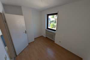 2-in-1: Vielseitiges 8-Raum-Reihenendhaus mit Einliegerwohnung, Garten und Hobbyraum in Neuötting – Karl-Valentin-Straße 20, 84524 Altötting (Kreis) – Vorschaubild 14