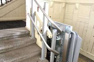 ROLLSTUHLFAHRER AUFGEPASST! SCHICKE KOMPLETT RENOVIERTE 2-RWG M. GR. TAGESLICHTBAD U. TREPPENLIFT – Bergstrasse 21, 4315 Neustadt-Neuschönefeld, Leipzig – Vorschaubild 4