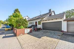 Viel Platz für Ideen: Attraktives  Einfamilienhaus in Nieder-Ramstadt zur Modernisierung – Die vollständige Adresse der Immobilie erhältst du vom Anbieter., 64367 Mühltal – Vorschaubild 1
