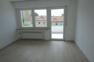 Großzügige renovierte 4-Zimmer-Wohnung mit 2 Balkonen in ruhiger Lage von Heilbronn – 74074 Heilbronn, Heilbronn – Vorschaubild 2