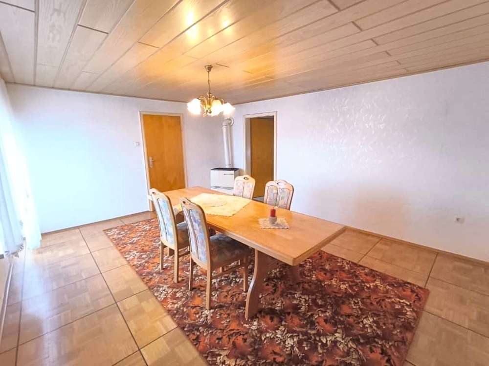 Immobilie in Oberhausen-Rheinhausen - Solides Zweifamilienhaus mit Ausbaureserve und Hof – perfekt für Familien oder kreative Selbstgestal - Bild 9