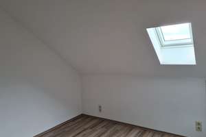 Helle 2-Zimmer-Dachgeschosswohnung mit Balkon in Neuwied in ruhiger Lage – Die vollständige Adresse der Immobilie erhältst du vom Anbieter., 56564 Neuwied – Vorschaubild 5