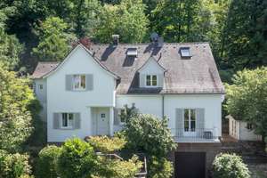Liebhaberobjekt! Modernisiertes Einfamilienhaus mit großem Garten & vielen Details