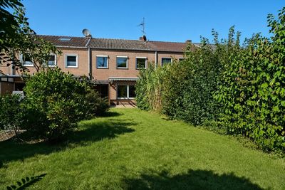 Reihenhaus mit schönem Garten – Sanierungsobjekt mit viel Potenzial in Neuss- Weckhoven!