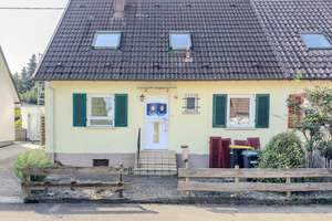 Charmante Doppelhaushälfte mit großem Garten – ideales Zuhause für junge Familien! – Die vollständige Adresse der Immobilie erhältst du vom Anbieter., 73230 Kirchheim unter Teck – Vorschaubild 2